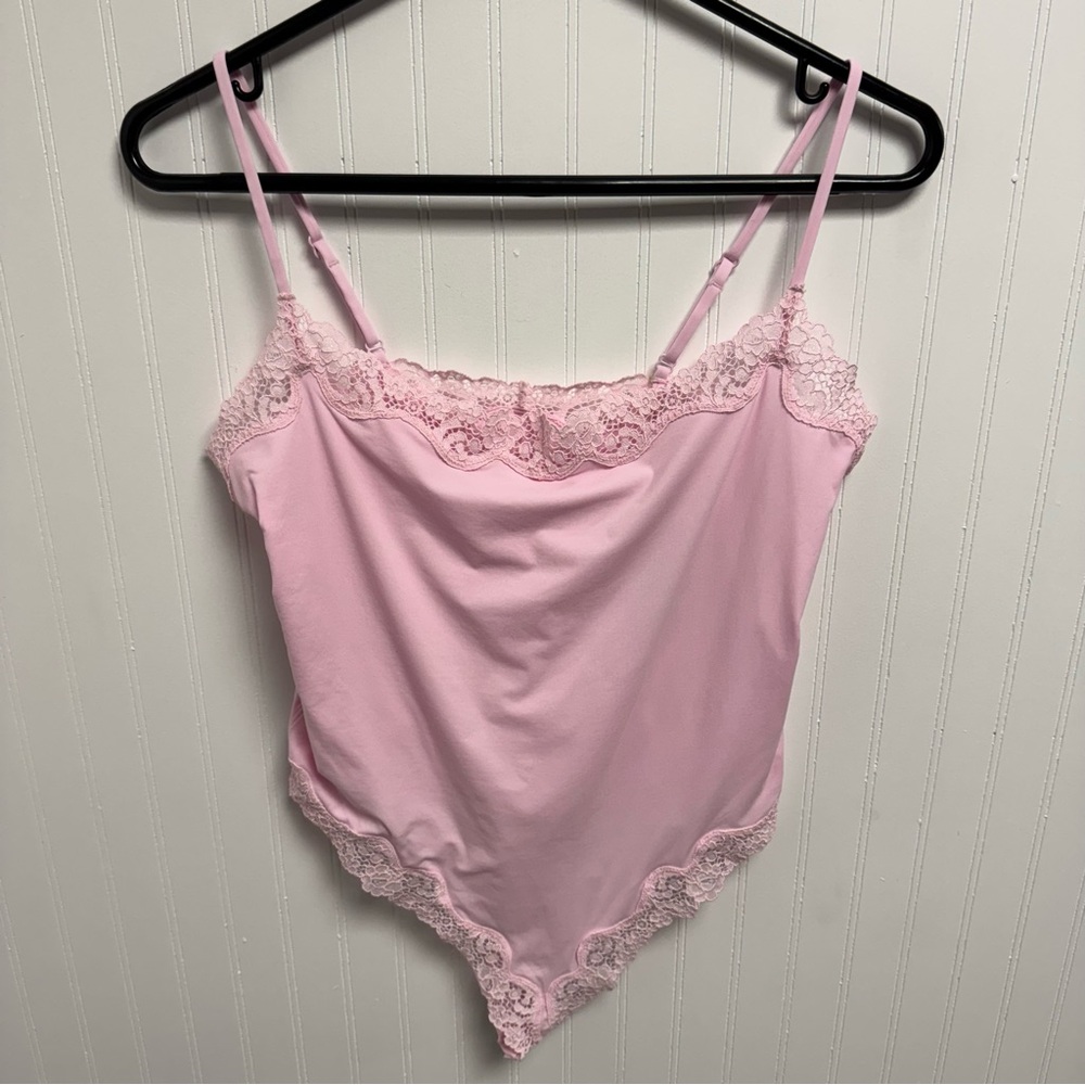 SKIMS Fits Everybody Lace Cami Bodysuit